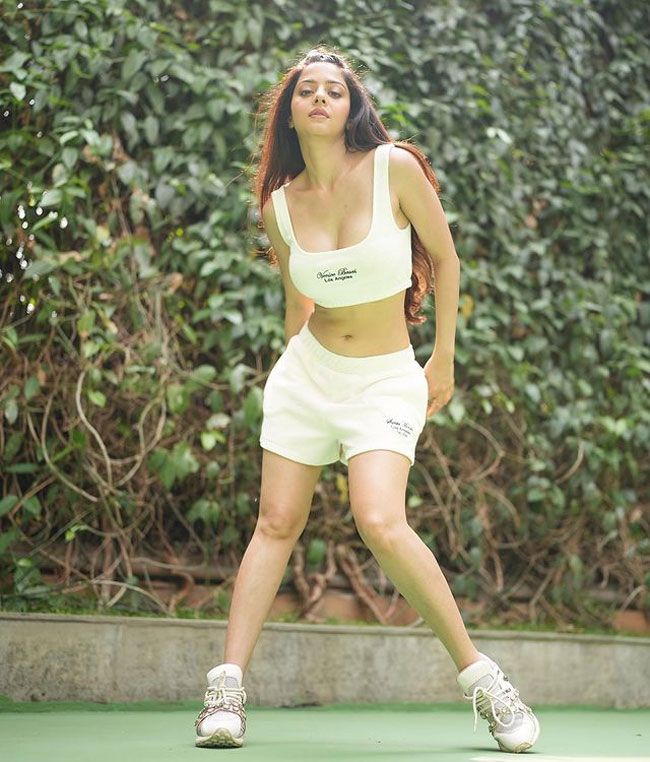 Staggering Looks Of Vedhika